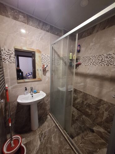 Uzunmüddətli kirayə mənzillər: Kirayə verilir. 2otaqli,təmirli, əşyalı mərtəbə 6 — 7