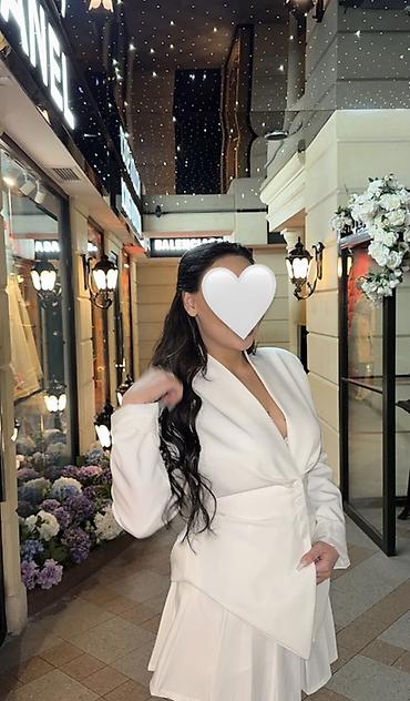ag xalat: Ağ rəngli iki hissəli dəst – blazer və ətək - Rəng: qar kimi ağ - — 2
