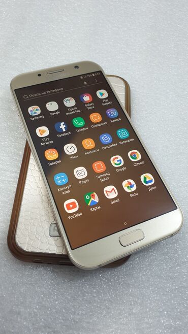 обменять старый телефон на новый: Samsung Galaxy A7 2017, Б/у, 32 ГБ, цвет - Золотой, 2 SIM