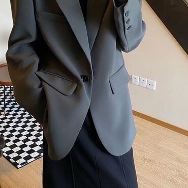новый пиджак: Костюм M (EU 38), цвет - Серый