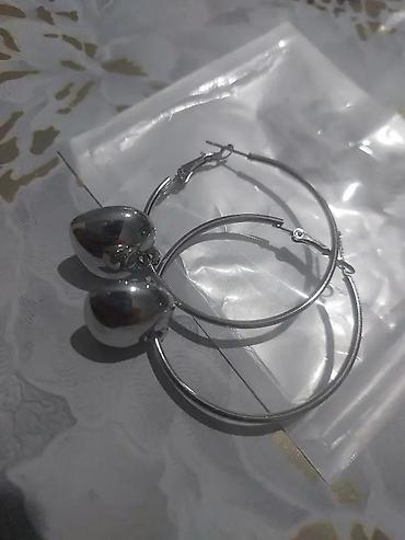 Minđuše: 800 din par — 1