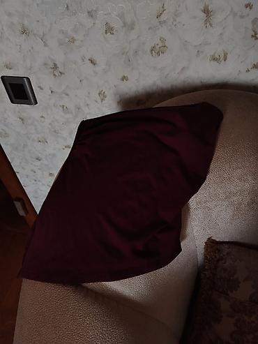 Qadın geyimləri: Qırmızı büsqalter tipli crop, bardovu rəng crop. Hər ikisi yeni alınıb — 2