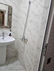 аренда офиса с мебелью: Masazir kurquna yaxin yol qiragi masurtalar marketler avm magazlar