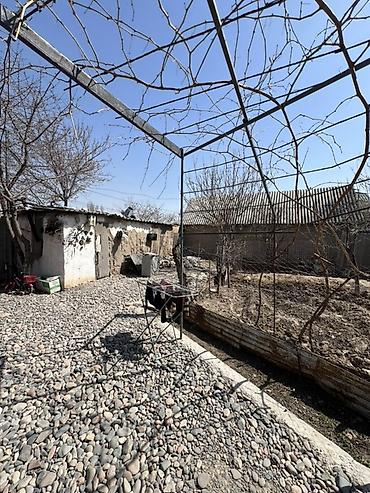 Продажа коттеджей и домов: Продаётся частный дом с двором и хозяйственными постройками. - — 1