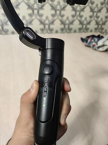 Другие аксессуары для фото/видео: Трёхосевой стабилизатор для смартфона с собственной экшн‑камерой в — 13