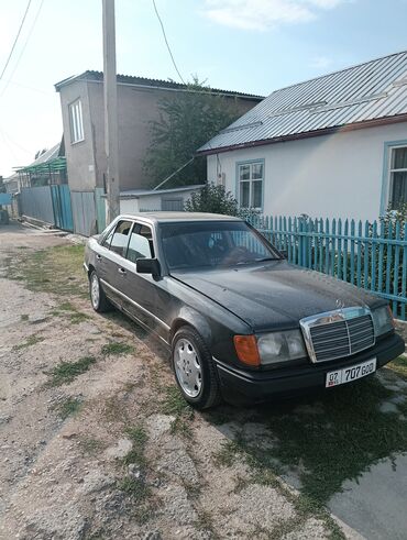 эко скутер: Представлен седан Mercedes-Benz E-Class W124 в темном цвете с четырьмя