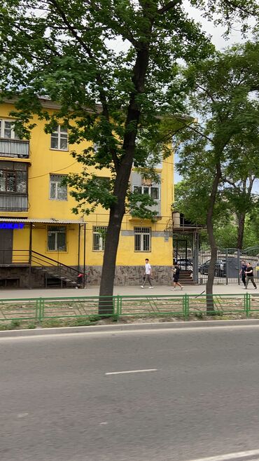 проспект чуй: 1 комната, 30 м², Сталинка, 3 этаж, Старый ремонт