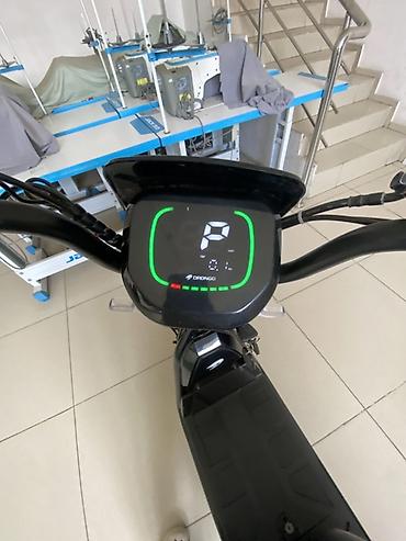 Скутеры: Электроскутер DRONGO, черный - Электропривод, бесшумный ход - Колеса — 4