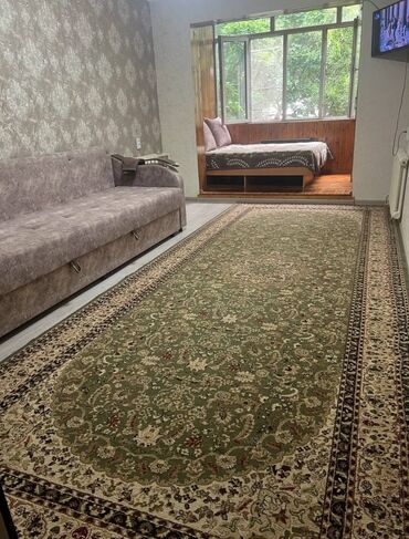 сдается комната кок жар: 1 комната, 35 м², 104 серия, 4 этаж, Старый ремонт