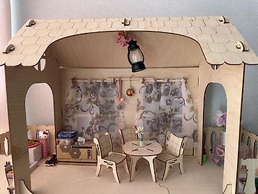 barbie: Большой кукольный дом из фанеры с мебелью и декором. Состояние — 2