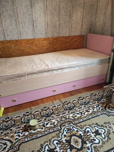 спальни мебель: Спальный гарнитур, цвет - Розовый, Б/у