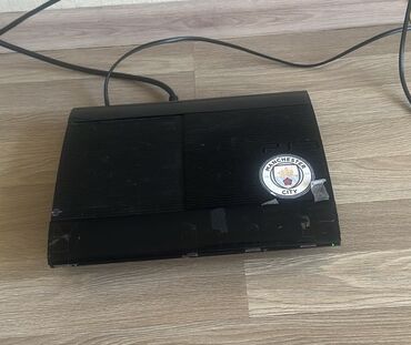 PS3 (Sony PlayStation 3): Сони PS3, в комплекте идёт джойстик и провода. Имеется коробка