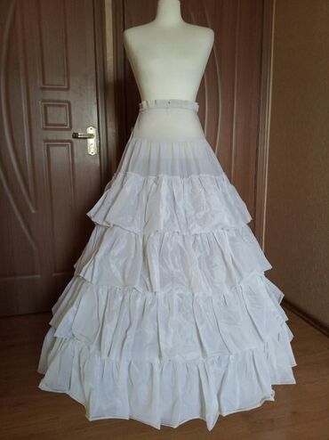 сарафан платье: Продаю подъюбник кринолин под свадебное платье, б/у. Резинку на поясе