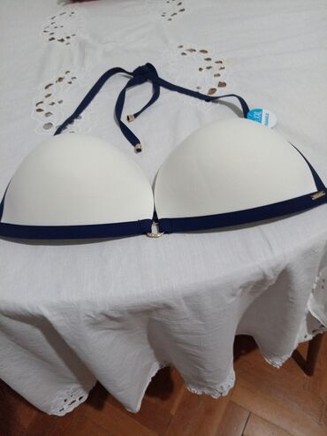 Kupaći kostimi: NOV, kupaći kostim NEW YORKER,beli sa teget paspulima i lepim zlatnim na lalafo.rs — 2 Kupaći kostimi: NOV, kupaći kostim NEW YORKER,beli sa teget paspulima i lepim zlatnim — 2