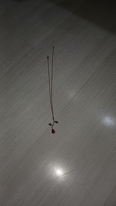 Bijuteriya: Zərif boyunbağı – qızılı tonlu zəncir və qızılgül asqı - Material — 1