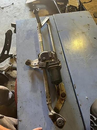 akumulatori: MOTOR PREDNJEG BRISACA VW TIGUAN 0 | audi vagen delovi 06******** — 2