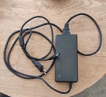 Universal DC adapter/şəbəkə blokı - Giriş: 100–240V, 50/60Hz (EU iki