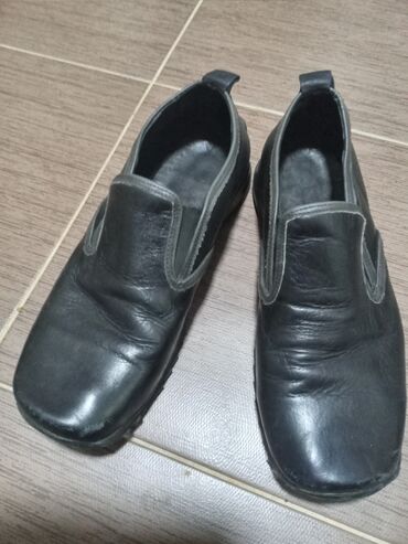 čizme od prevrnute kože: Cipele muške od PRAVE KOŽE broj 42 bez ikakvog oštećenja cena 1500