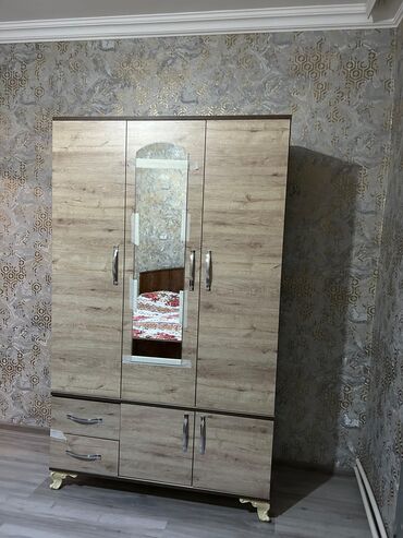 Dolablar: Açılan, 3 qapılı Düz dolab, Şifonyer — 4