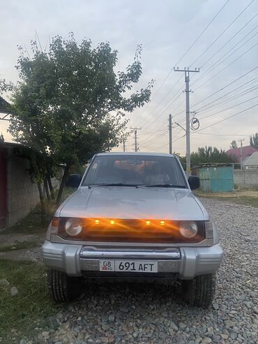 паджеро джип: Mitsubishi Pajero: 1993 г., 2.4 л, Автомат, Дизель, Внедорожник