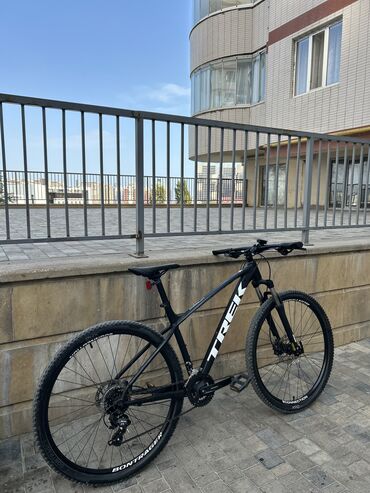 velosiped 29 luq: Б/у Городской велосипед Trek, 29", скоростей: 7, Самовывоз