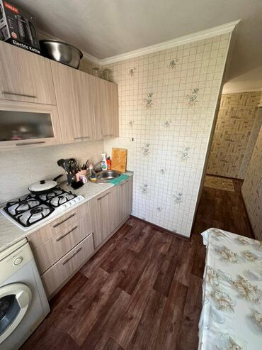 квартиры в районе 4 гор больницы: 1 бөлмө, 32 кв. м, 104-серия, 4 кабат, Эски ремонт