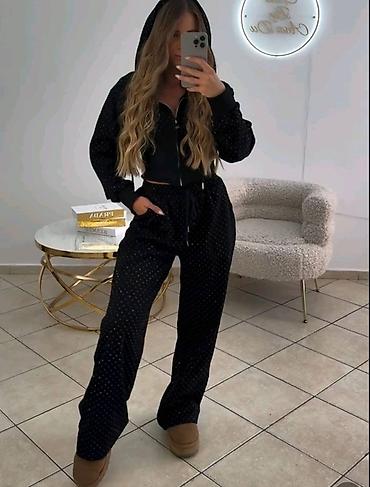 Gornji i donji deo: STIGLIII
Komplet: 4100 dinara
Vel: univerzalna — 4