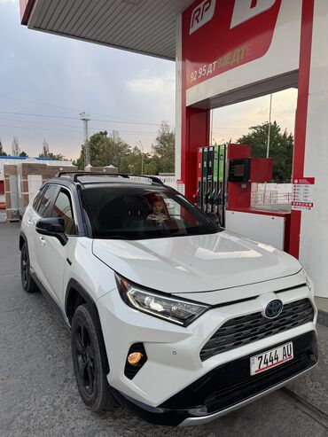 срочно продать машину: Toyota RAV4: 2019 г., 2.5 л, Вариатор, Гибрид, Кроссовер