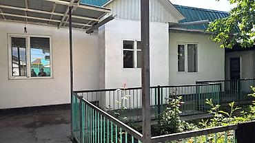 Продажа коттеджей и домов: Продаётся частный дом 110кв м есть времянка с 2 комнатами+50кв м. Есть — 15