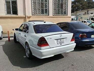 honda civic abs: Mercedes-Benz C 230: 2.3 l | 1999 il Sedan — 5