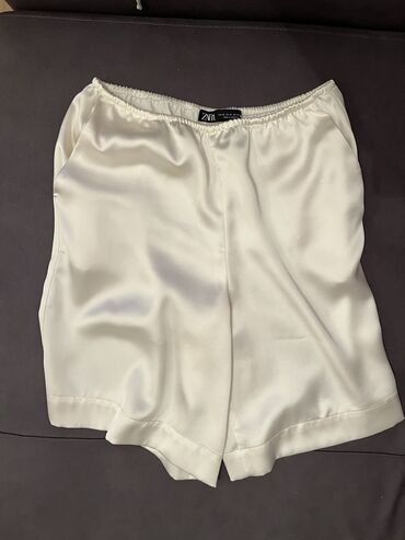 Sabo: Zara şort 
Oversize modeldir Xs s m l hamısına olur 
Az geyilib — 2