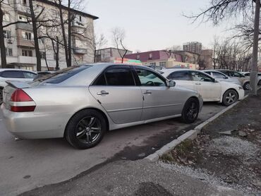 молдинг марк 2: Автомобиль Toyota Mark II в кузове седан. Серебристый цвет кузова
