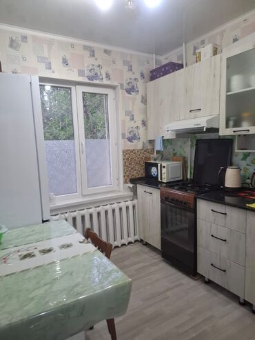 срочная продажа квартир в бишкеке без посредников: 2 бөлмө, Жаздык, жууркан-төшөк каптары, Кондиционер, Тиричилик техникасы