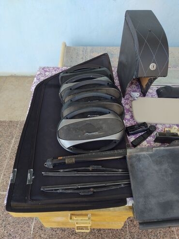 авто зеркало: 4 ədəd ișlənmiṣ təkər, sol fara osfar,1 ədɛd disk, ayaqalti rezinler