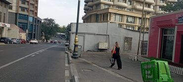 kenan musayev: Yolun qraqı,300 kv.m
