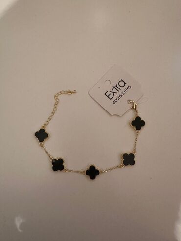 tek qaş üzük: Van Klif qolbağıdı Rəngi getmir 1 Ədəd qalmışdı aldım qoluma Böyükdü