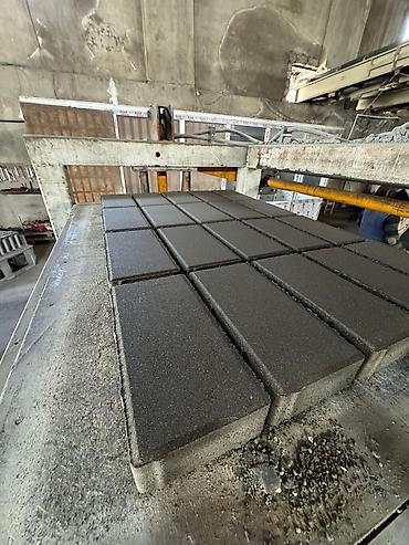 Beton plitələr: Rəngli səki daşları – zavod istehsalı - İkiqat qatlı vibropress — 49