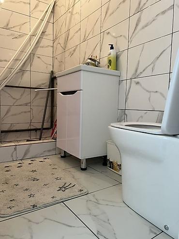 Продажа полдома: Продаю уютное пространство для большой и дружной семьи. Если вашего — 13