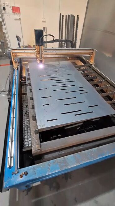 radna lampa: CNC plazma za sečenje lima. Radna površina 3x1,5 m. 100 ampera. THC