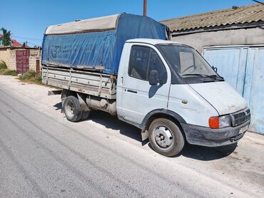 Прицепы для грузового транспорта: Ağ rəngli yük furqonu, böyük yük daşımaları üçün uyğundur. Avtomobilin