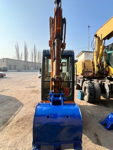 Экскаваторы: Экскаватор, 2003 г., Гусеничный — 8