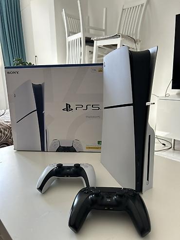PS5 (Sony PlayStation 5): PlayStation 5 (версия с дисководом) + 2 геймпада Продаю PlayStation 5 — 2
