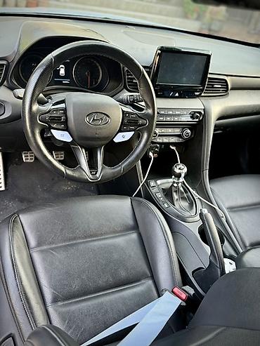 byd e2 2024: Hyundai Veloster: 2019 г., Бензин, Хэтчбэк — 7