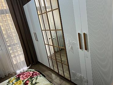 6 qapili Dolab satilir 850azn. 1 ildir alınıb. Eve böyük olduğu üçün