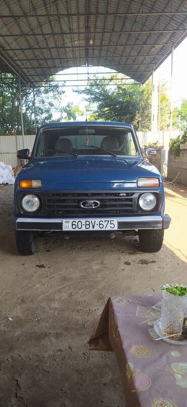 Motonəqliyyat: VAZ (LADA) 4x4 Niva: 1.7 l | 2015 il 93000 km Ofrouder/SUV