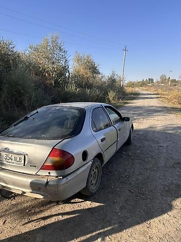 буу зеркало: Ford Mondeo седан, серебристый цвет, левый руль. Кузов: - 4 двери — 8