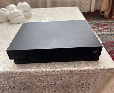 мини приставки: Продаю Приставку Xbox one X на 1 ТВ пред последняя модель почти