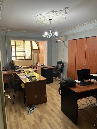 icare obyek: Ofis Nizami metrosunun yanında, "Çeburaşka" aptekin üstündə yerləşir — 2