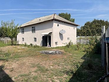 Həyət evləri və villaların satışı: Həyət evi – geniş torpaq sahəsi ilə - İkiqat yamaclı dam örtüyü, bərk — 3