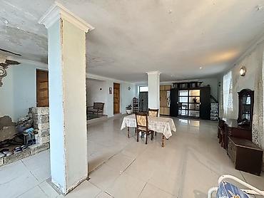 Həyət evləri və villaların satışı: 6 otaqlı, 240 kv. m, Kredit yoxdur, Orta təmir — 2